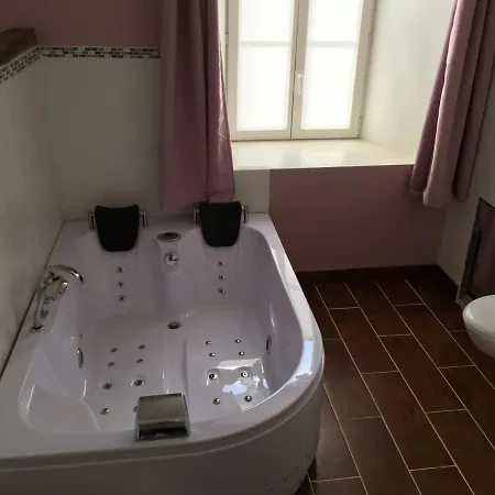 Bed & Breakfast Domaine Des Tours Vauquelin
