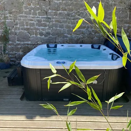 Nocleg ze śniadaniem Domaine Des Tours Vauquelin 3*