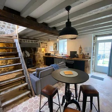 Domaine Des Tours Vauquelin Bed & Breakfast *