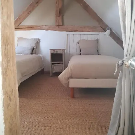 Domaine Des Tours Vauquelin Bed & Breakfast Putanges
