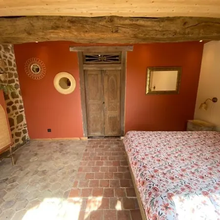 Bed & Breakfast Domaine Des Tours Vauquelin 3*