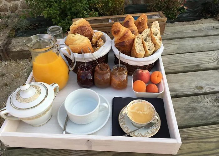 Domaine Des Tours Vauquelin Bed & Breakfast