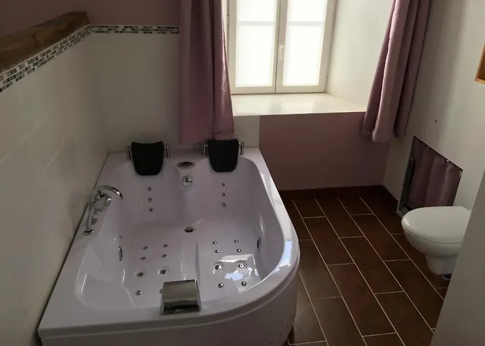 Bed & Breakfast Domaine Des Tours Vauquelin