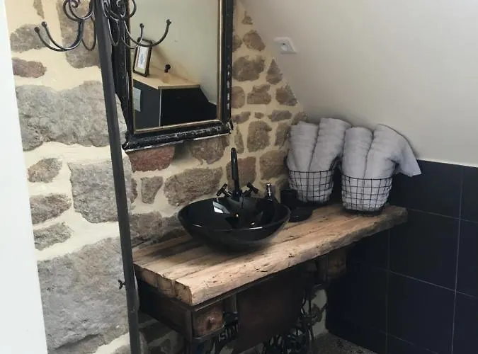 Domaine Des Tours Vauquelin Bed & Breakfast