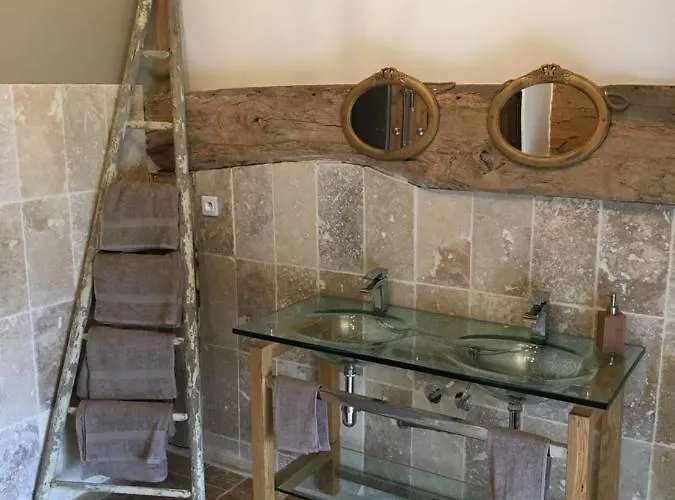 Domaine Des Tours Vauquelin Bed & Breakfast 3*