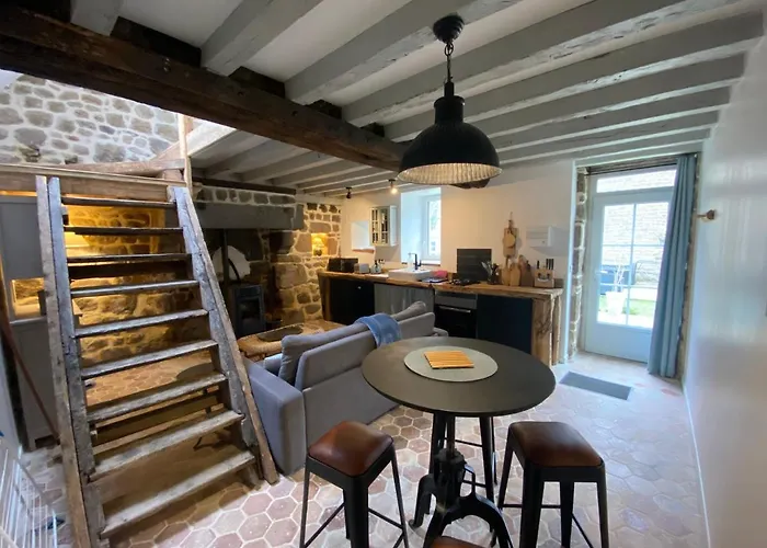 Domaine Des Tours Vauquelin Bed & Breakfast 3*