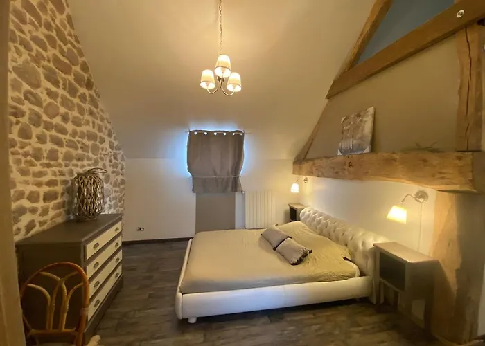 Bed & Breakfast Domaine Des Tours Vauquelin 3*