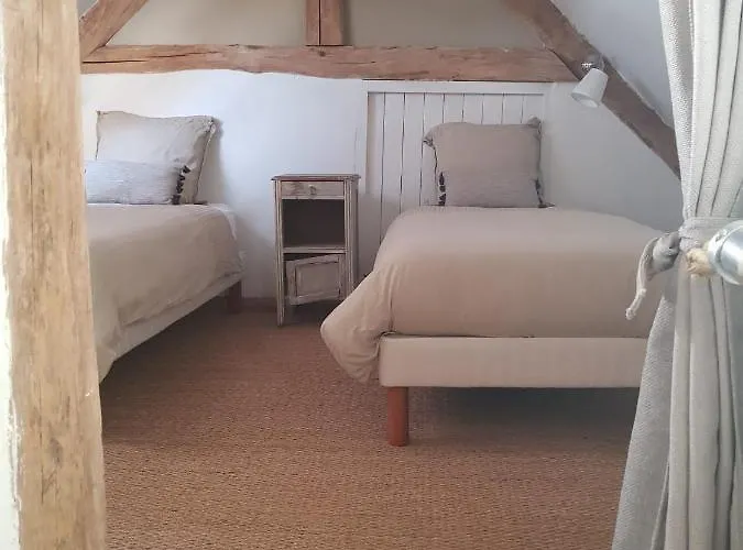 Domaine Des Tours Vauquelin Bed & Breakfast Putanges