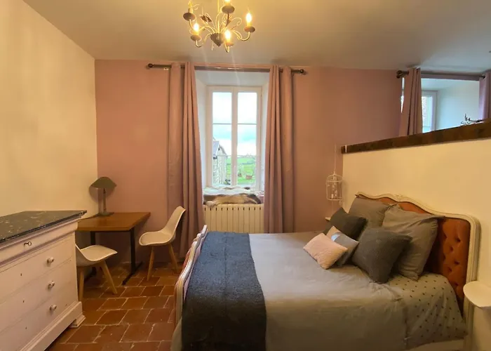 Bed & Breakfast Domaine Des Tours Vauquelin 3*
