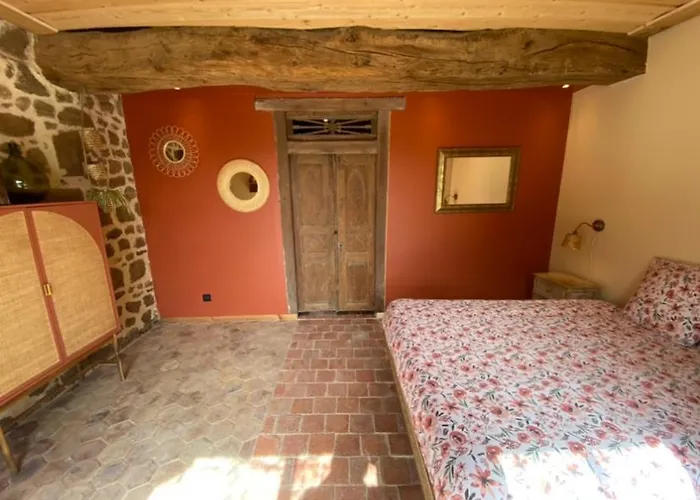 Bed & Breakfast Domaine Des Tours Vauquelin 3*