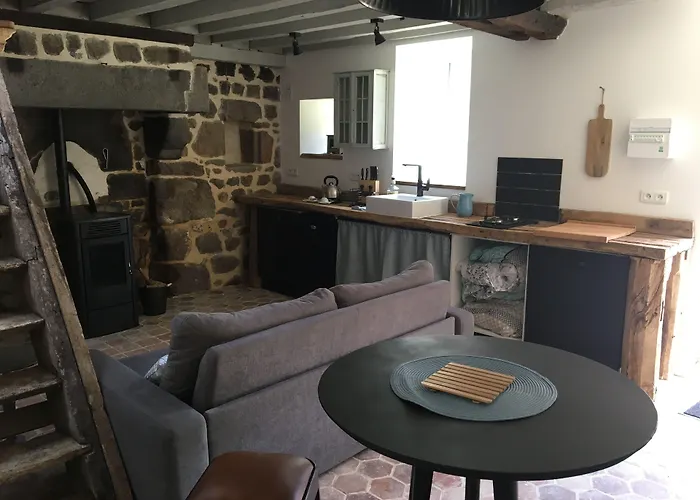 Domaine Des Tours Vauquelin Bed & Breakfast Putanges