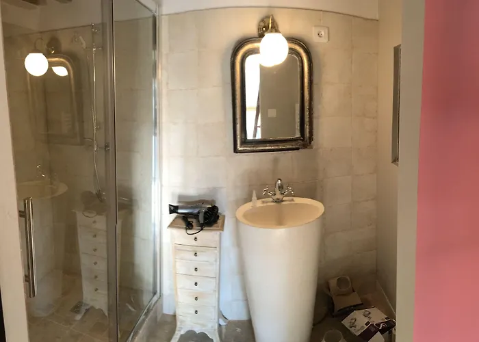 Domaine Des Tours Vauquelin Bed & Breakfast