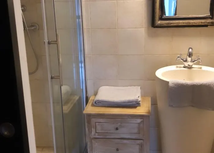 Domaine Des Tours Vauquelin Bed & Breakfast Putanges