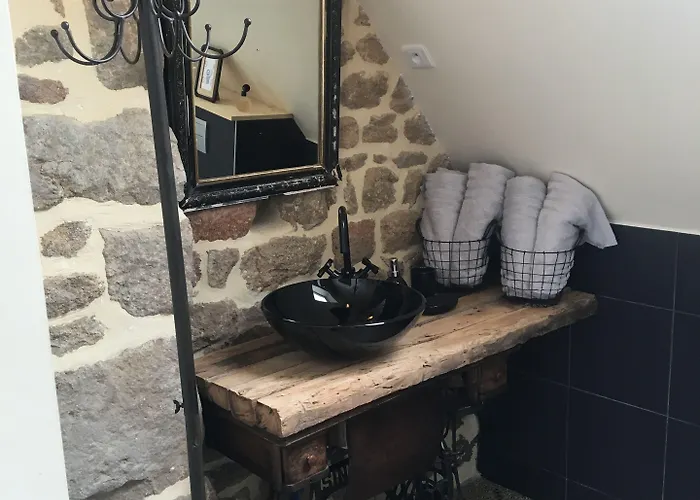 Bed & Breakfast Domaine Des Tours Vauquelin