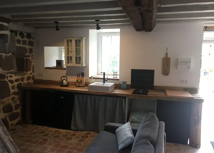 Domaine Des Tours Vauquelin Bed & Breakfast